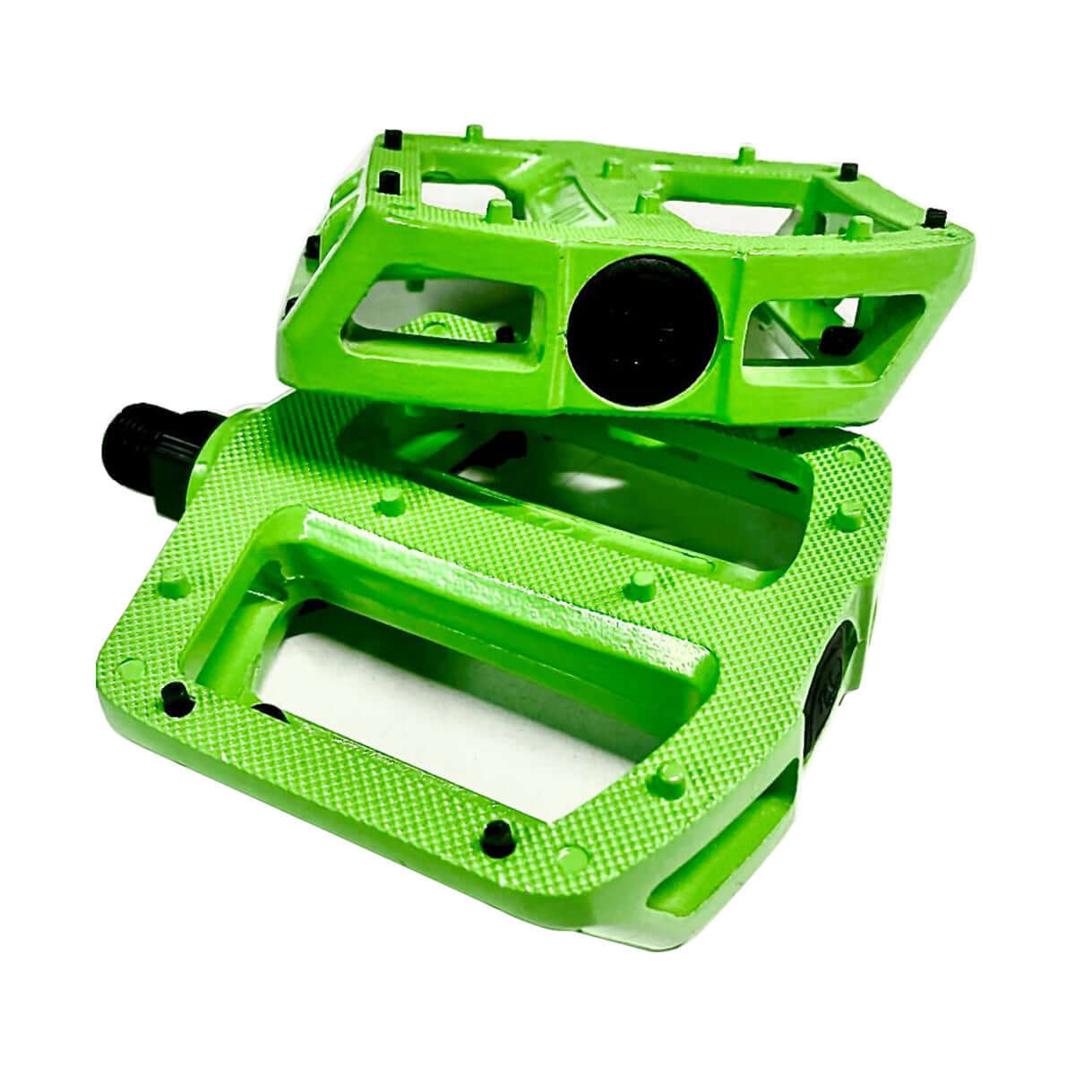 0 PEDAL LOOSE GREEN-Cast alloy platform with reinforcements to prevent breakage. Combination of molded and replaceable pins for dialing in just the right amount of traction.Specs:Lightweight, strong alloy bodiesCompact 0mm square platformsScrew in tapered steel traction pinsFewer traction pins to reduce weightHeat treated & oxide coated chromoly spindles (9/6” only)Precision ball bearingsRecessed dust shieldsWeight: 2.0 oz (595 g)-5050 Bike & Skate